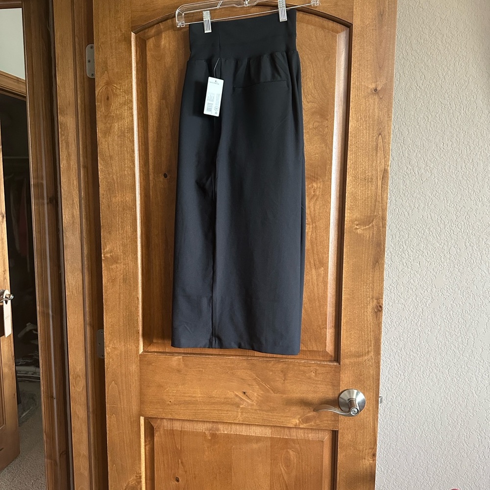 BNWT Jockey Women's Woven Momentum Culottes Size M Stretch Waist Black Comfy